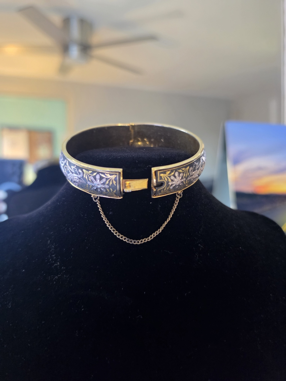 Vintage Two-Tone Floral Hinged Bracelet in Gold and Silver - Picture 3 of 6